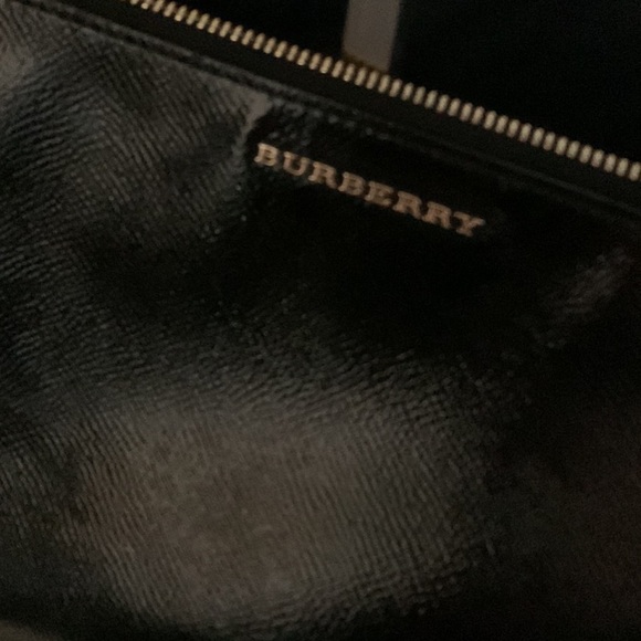 Burberry Black patent Leather Textured Shoulder Bag - Picture 12 of 16